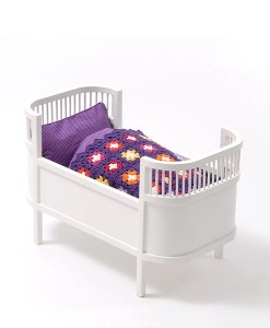 Puppenbett Rosaline in weiß von smallstuff auf www.mina-lola.com