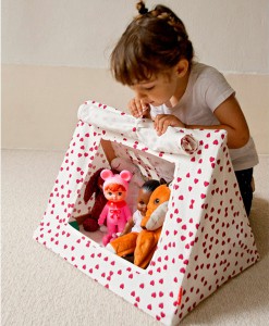 Mini Zelt mit Herzen von DEUZ auf www.mina-lola.com