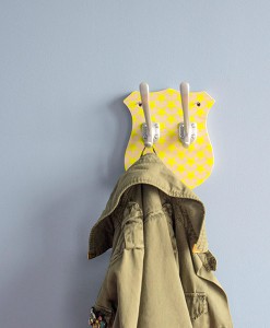 Garderobe THE TROPHY neon-gelb auf www.mina-lola.com von Studio delle Alpi