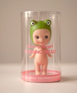 Sonny Angel FROSCH mit Wackelkopf auf www.mina-lola.com