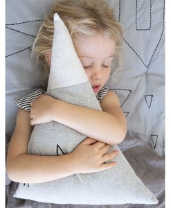 Kissen Mountain Travel Bag auf www.mina-lola.com von Fabelab