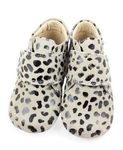 Lederhausschuhe Leopard weiß-grau auf mina-lola.com von Pom Pom