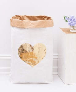 Papiersack goldenes Herz auf mina-lola.com von Eulenschnitt