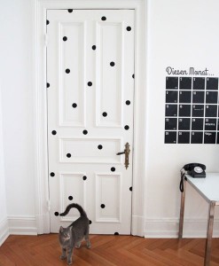 Wandsticker schwarze dots auf mina-lola.com von Eulenschnitt