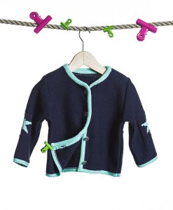 Baby-Strickjacke ROCKSTAR dunkelblau/türkis auf mina-lola.com von Suestar