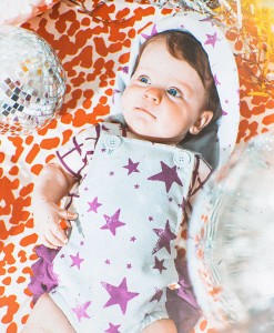 Baby Romper purple stars auf mina-lola.com von Noe&Zoe