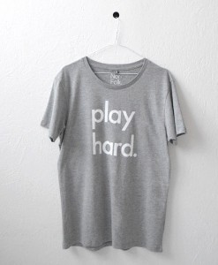 Play hard Shirt Adults auf mina-lola.com von Nor-Folk