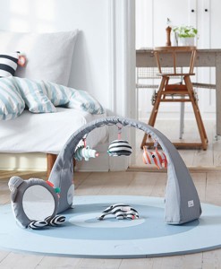 Spielbogen Activity Gym auf mina-lola.com von done by deer