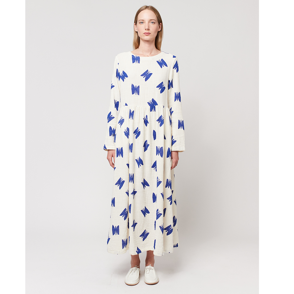 Frau mit langem Kleid mit Schmetterlingsmuster Bobo Choses Adults